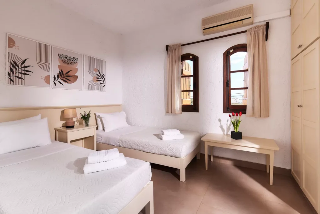 Standard Dreibettzimmer Twin Studios