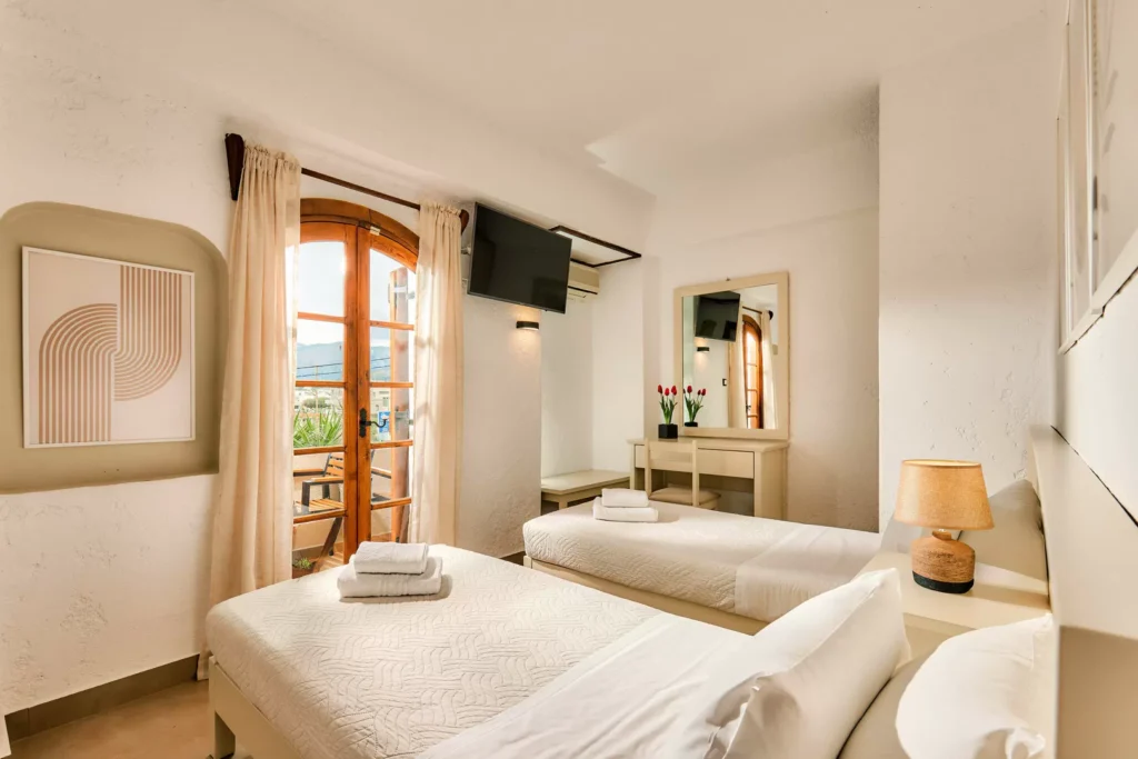 Standard Dreibettzimmer Twin Studios
