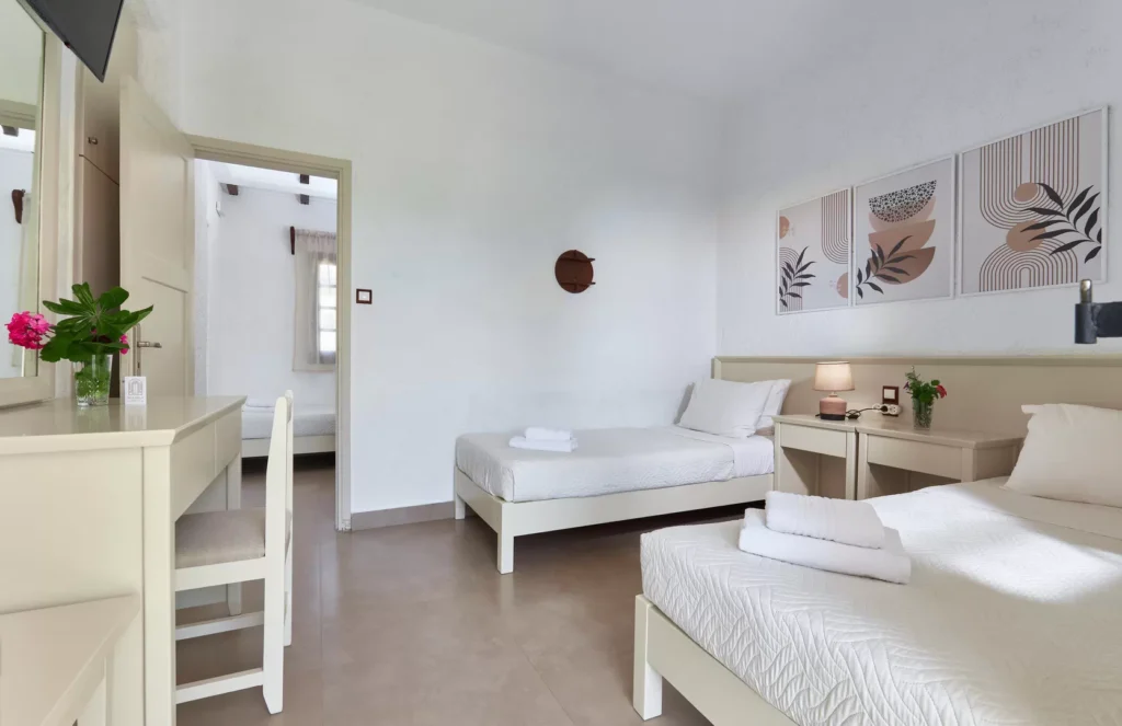 Standard Dreibettzimmer Twin Studios