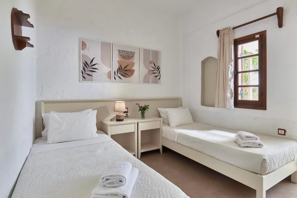 Standard Dreibettzimmer Twin Studios